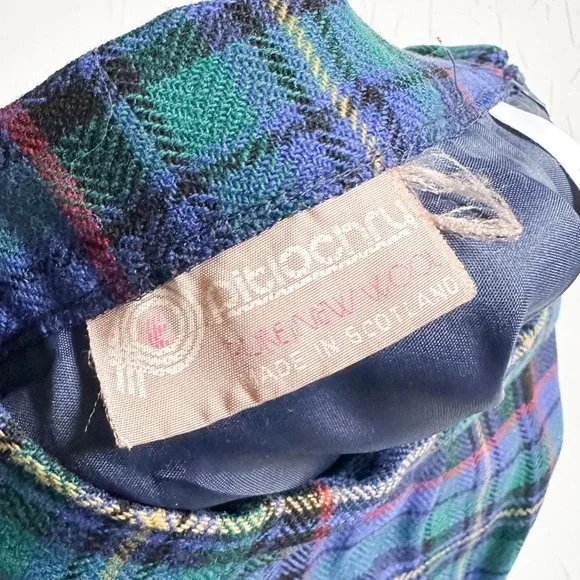 ⭐️3/$30⭐️ (bundle deal) Vintage 1980s Scottish Wool Plaid Midi Skirt / 24" waist - Picture 2 of 6